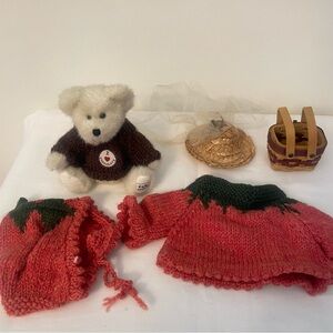 Boyd's Bears & Friends 2005 "I Love (Heart) Chocolate" Plush with Accessories